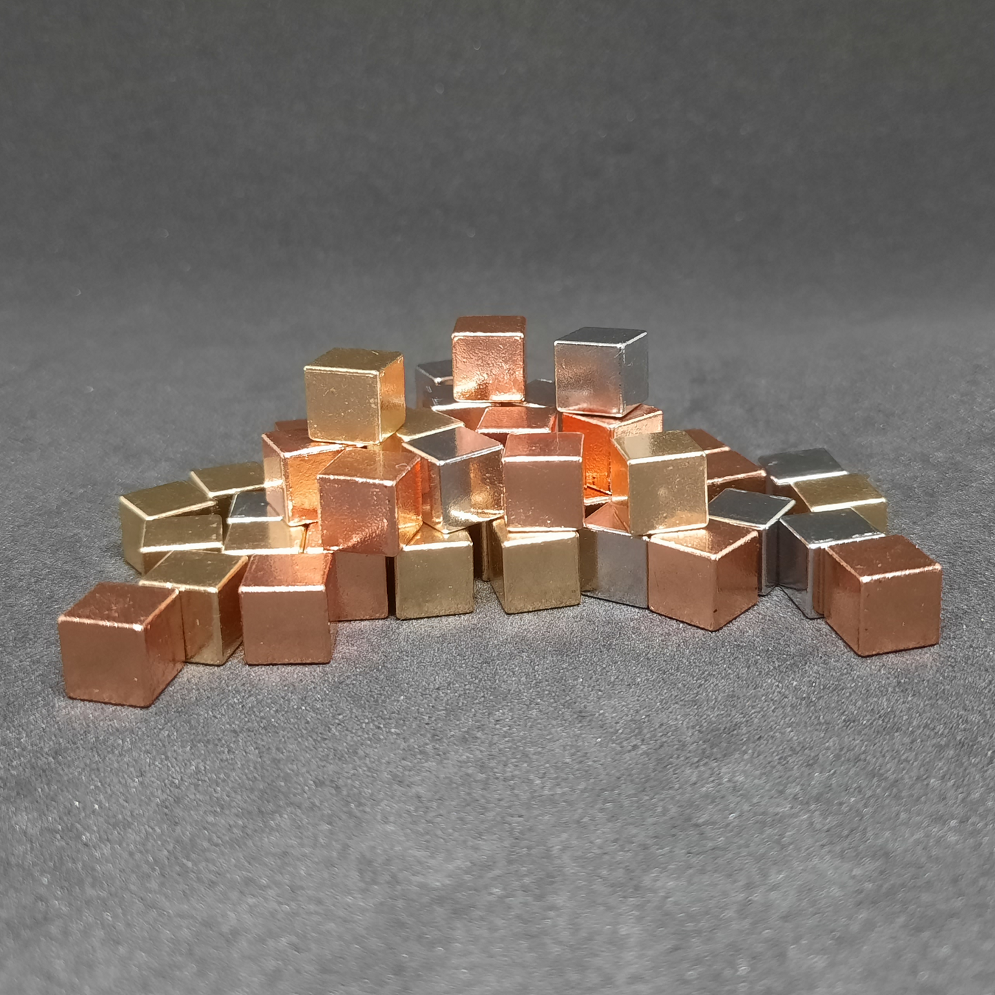 Set of copper/bronze, silver and gold metal cubes for board games, 8mm