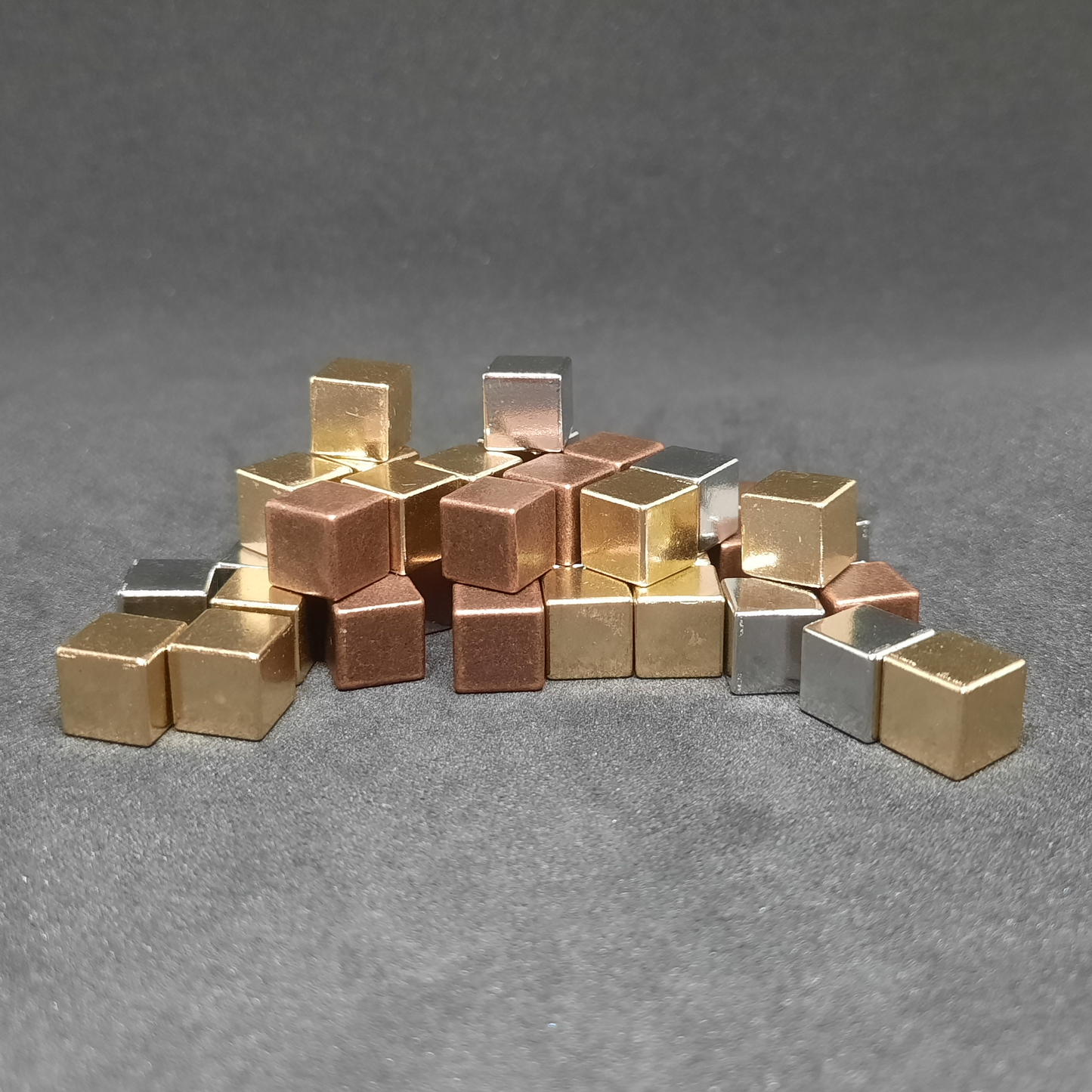 Set of copper/bronze, silver and gold metal cubes for board games, 8mm