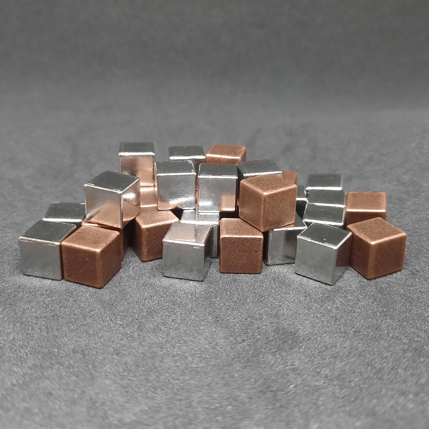 Set of copper/bronze, silver and gold metal cubes for board games, 8mm