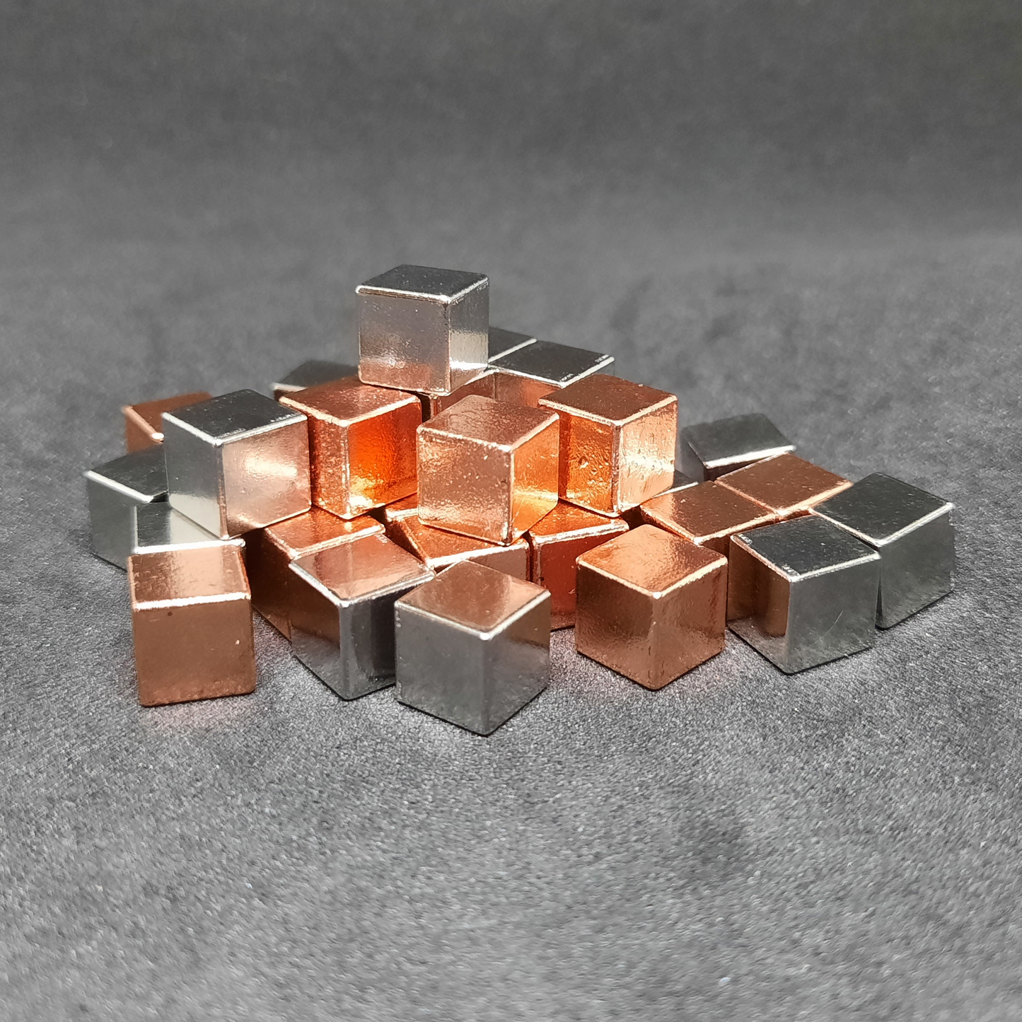 Set of copper/bronze, silver and gold metal cubes for board games, 8mm
