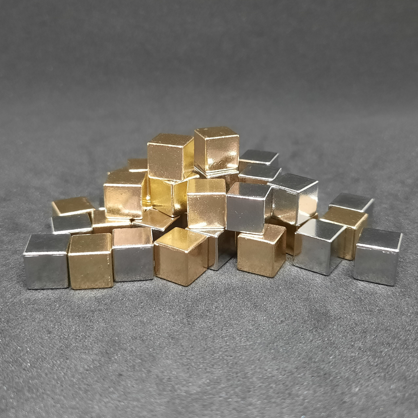 Set of copper/bronze, silver and gold metal cubes for board games, 8mm