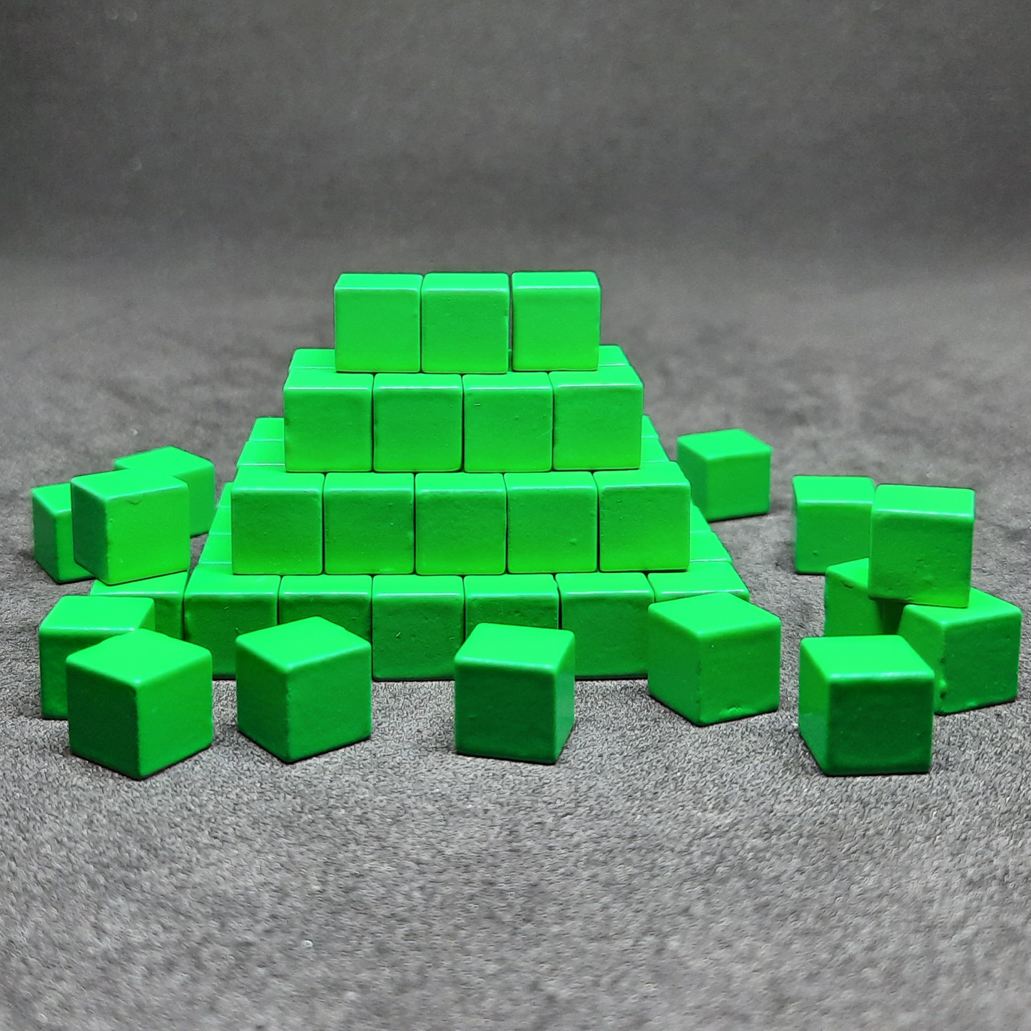 Green metal cubes for board games, 8mm
