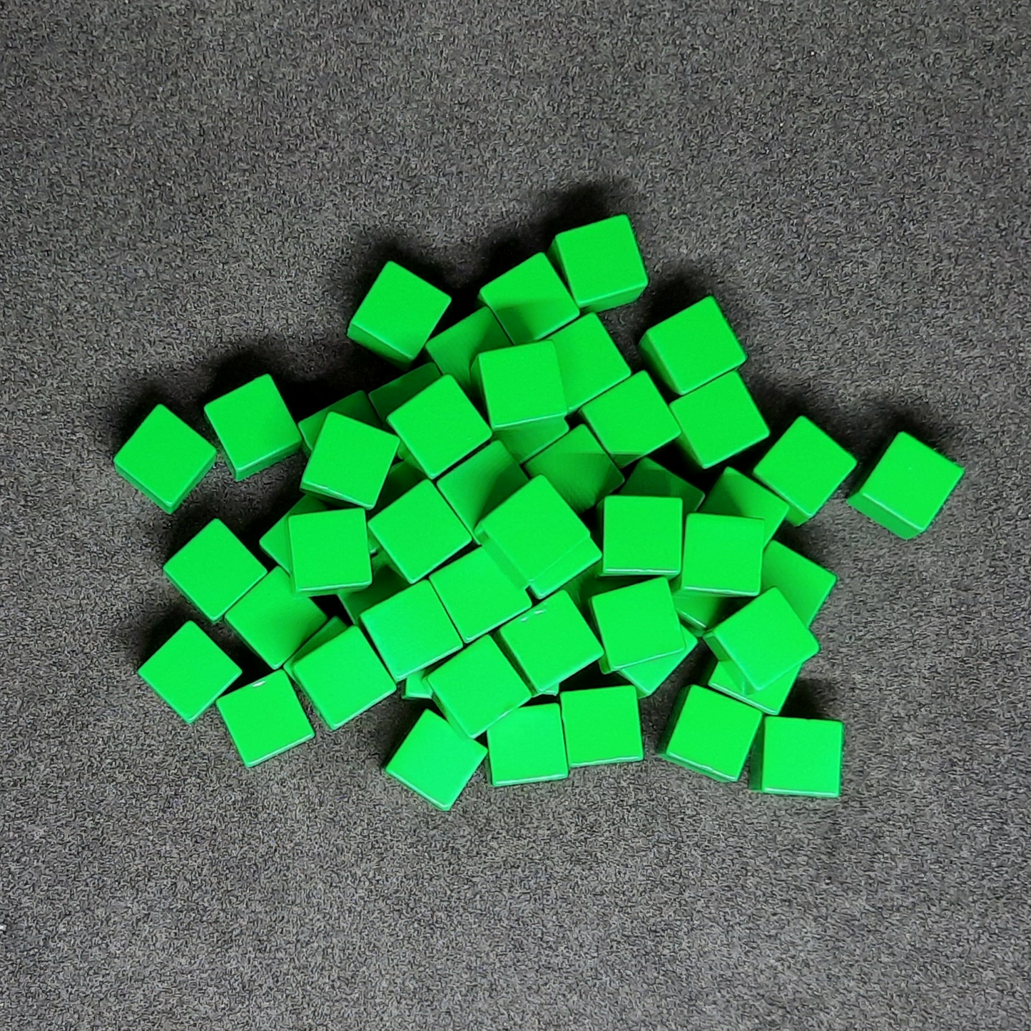 Green metal cubes for board games, 8mm
