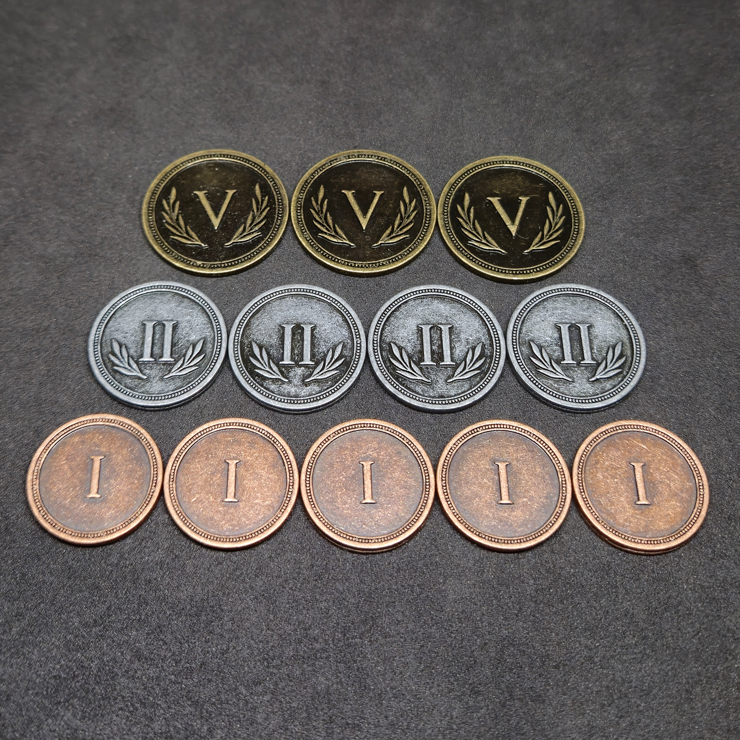 Ensemble de pièces romaines en métal couleur bronze, argent et or de valeur 1, 2 et 5 pour jeux de société