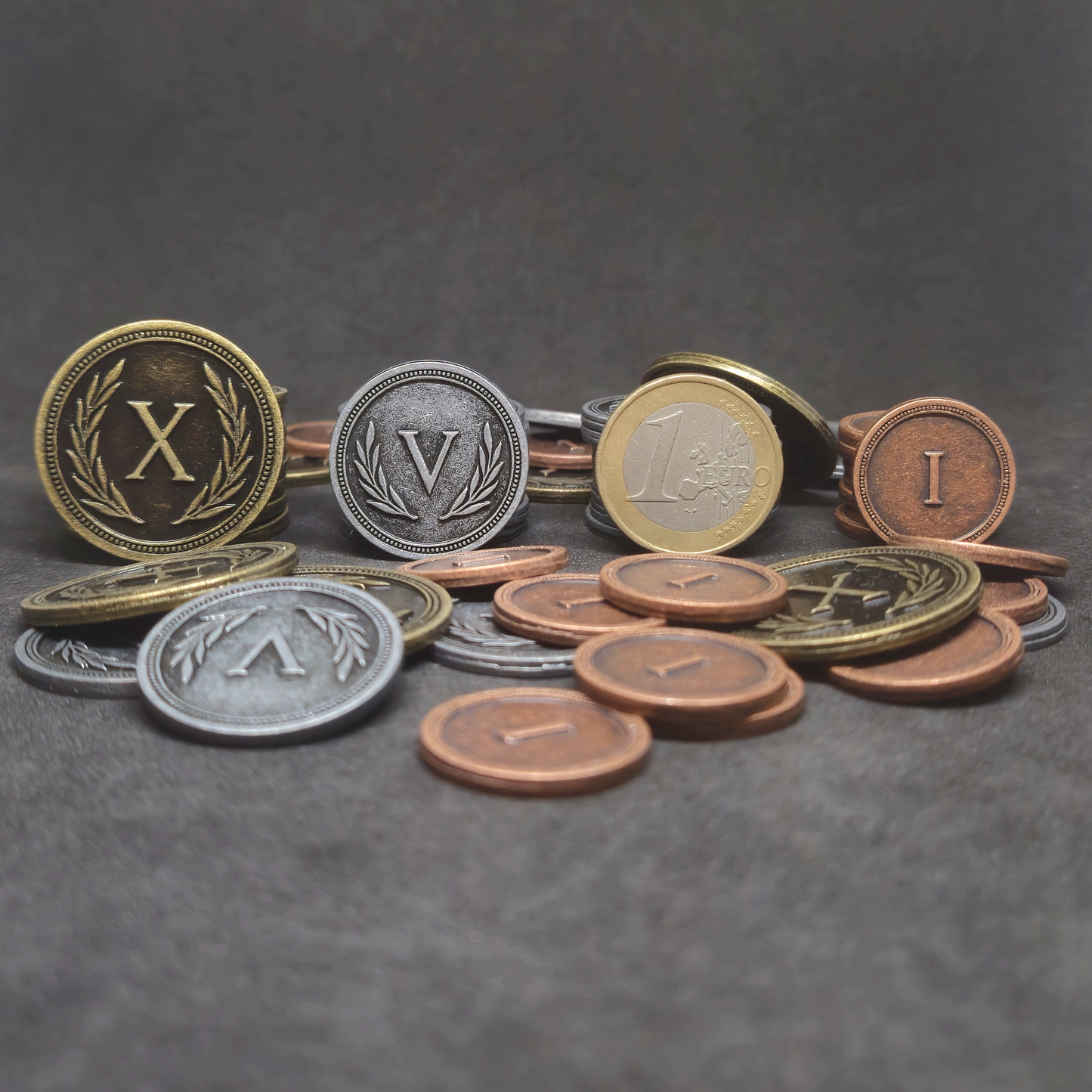 Ensemble de pièces romaines en métal couleur bronze, argent et or de valeur 1, 5 et 10 pour jeux de société