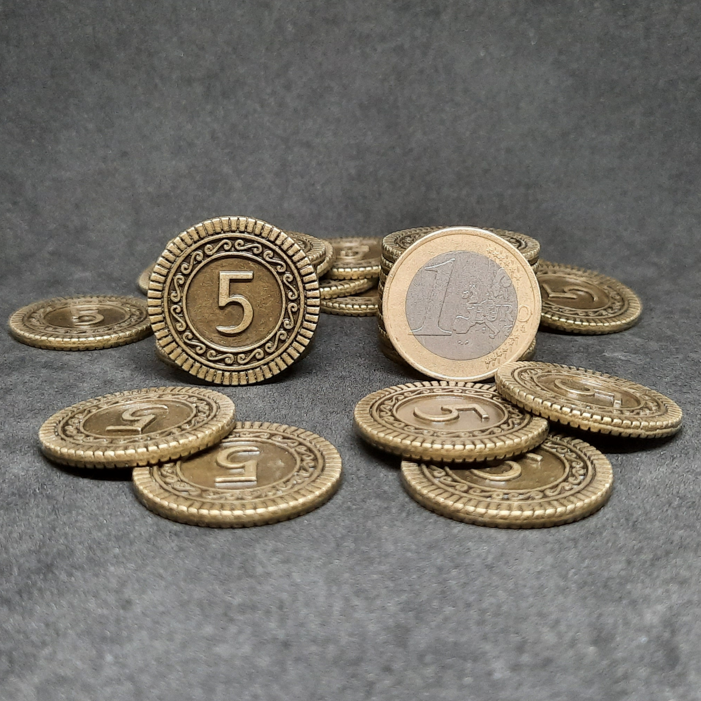 Gold coins, 25mm, of value 5 for board games, role playing games or magic theme party