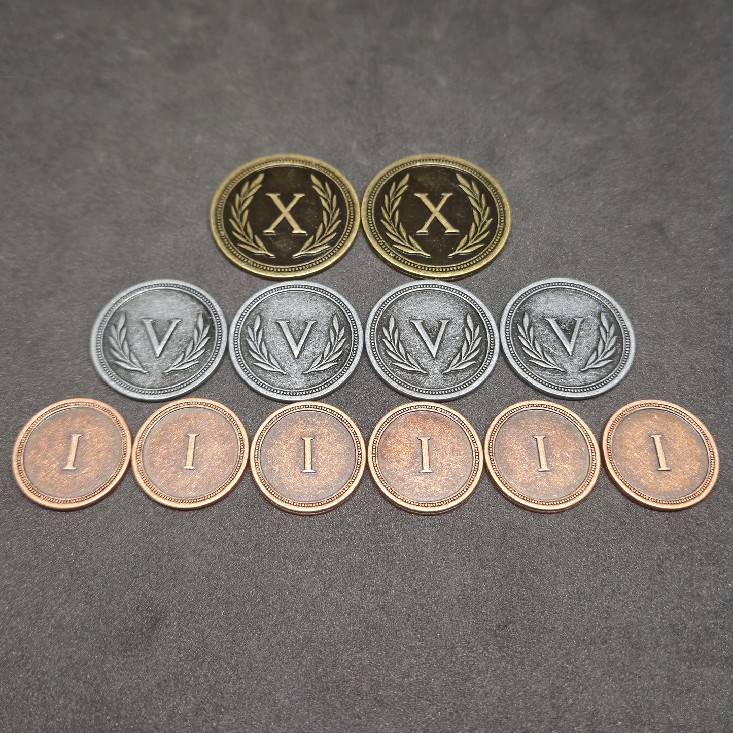 Ensemble de pièces romaines en métal couleur bronze, argent et or de valeur 1, 5 et 10 pour jeux de société