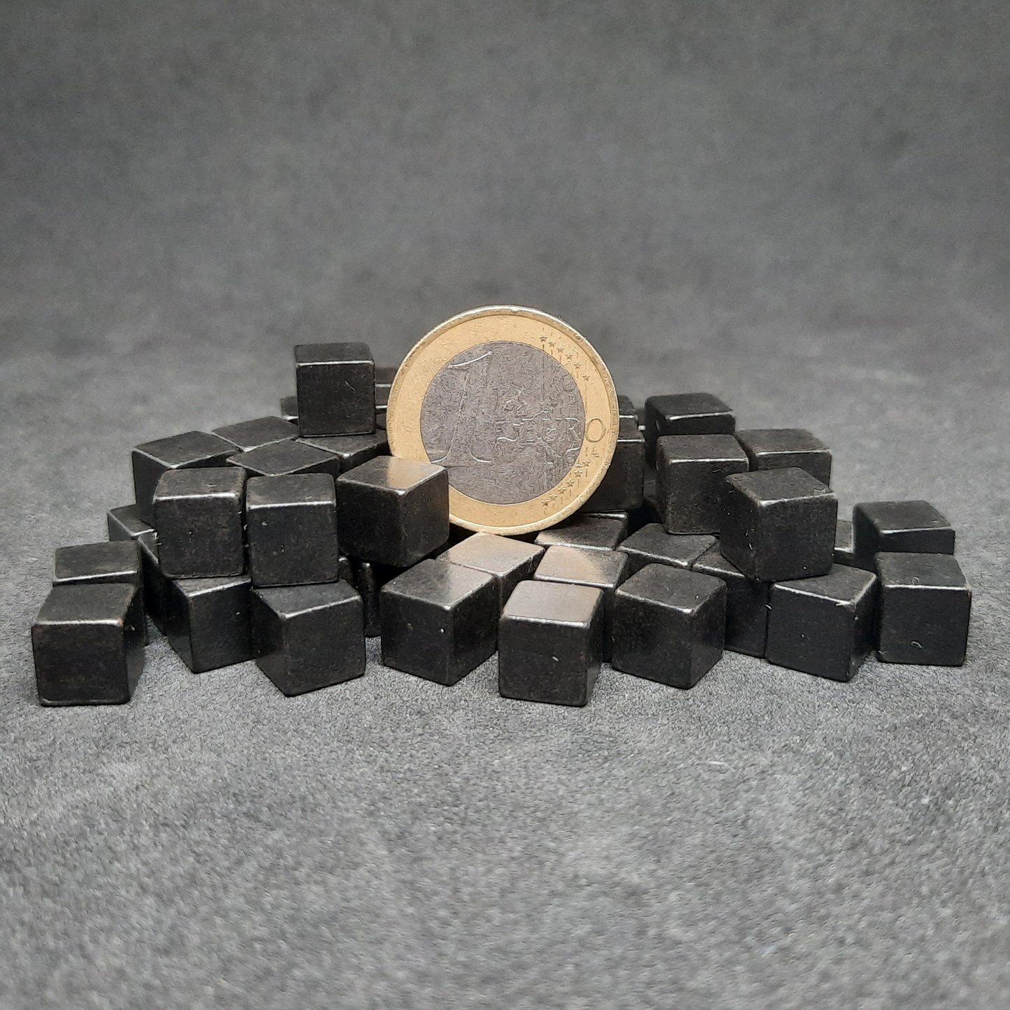 Black metal cubes for board games, 8mm