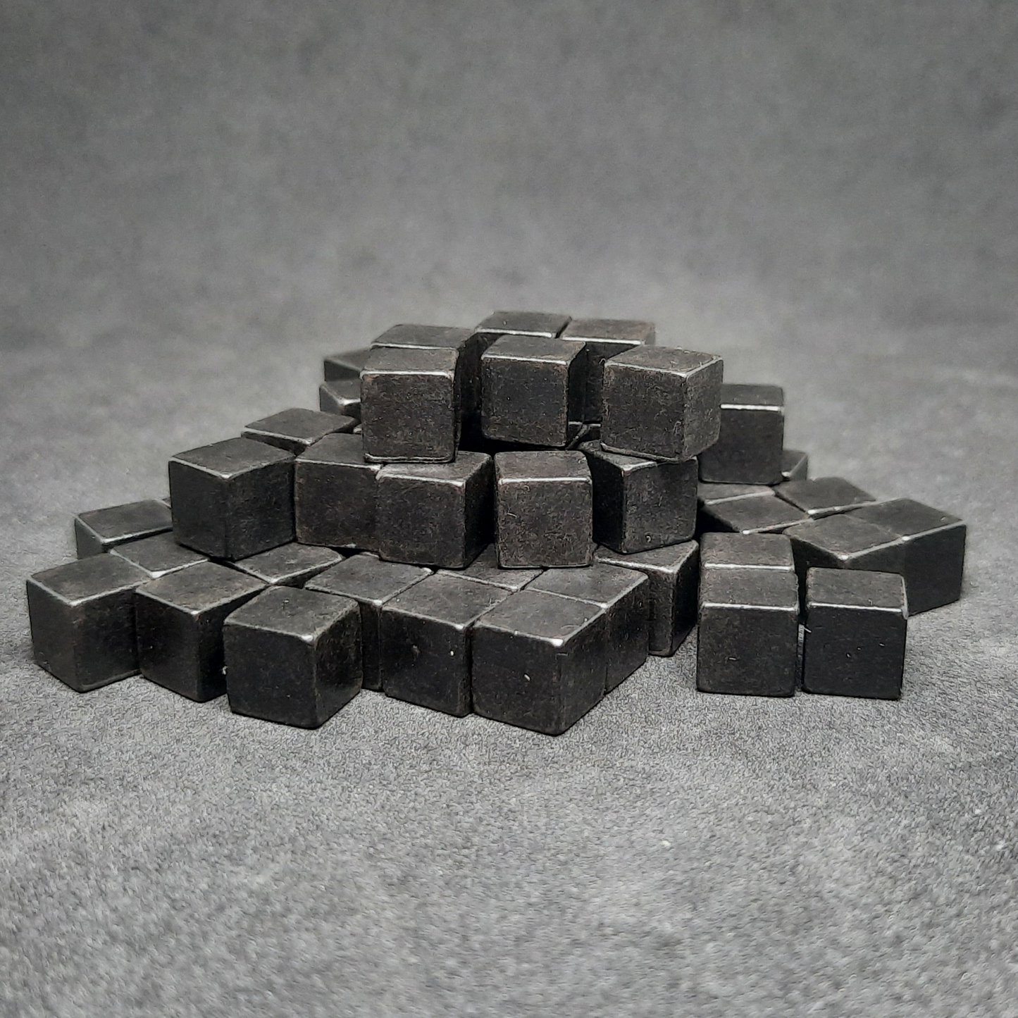 Black metal cubes for board games, 8mm