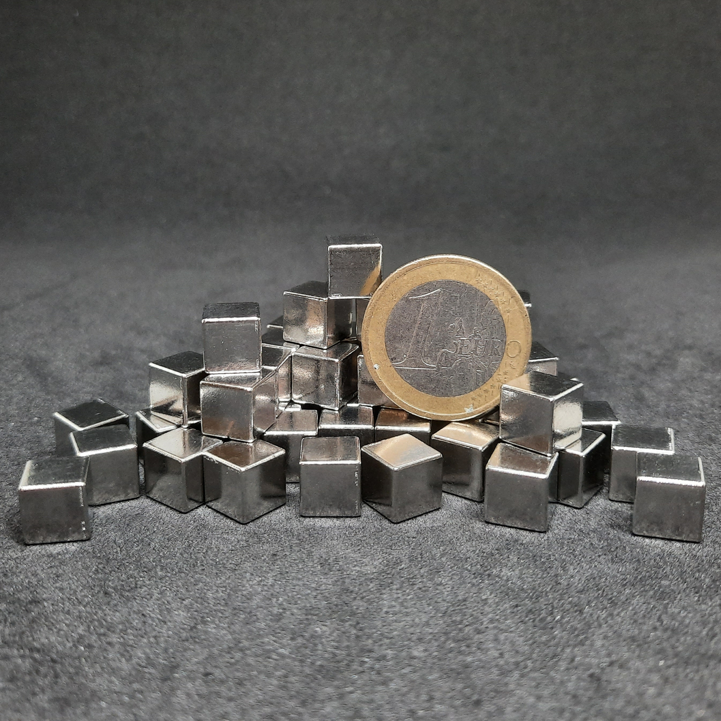 Silver metal cubes for board games, 8mm