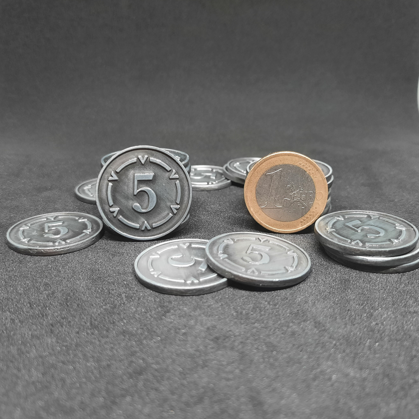 Plated silver metal coins of value 5 for board games, 25mm