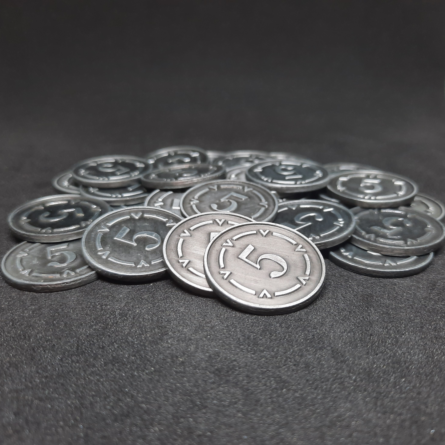 Plated silver metal coins of value 5 for board games, 25mm