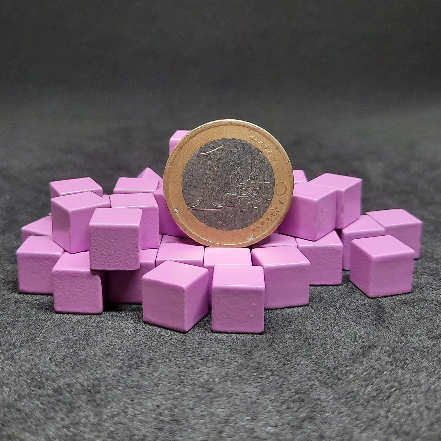 Purple metal cubes for board games, 8mm