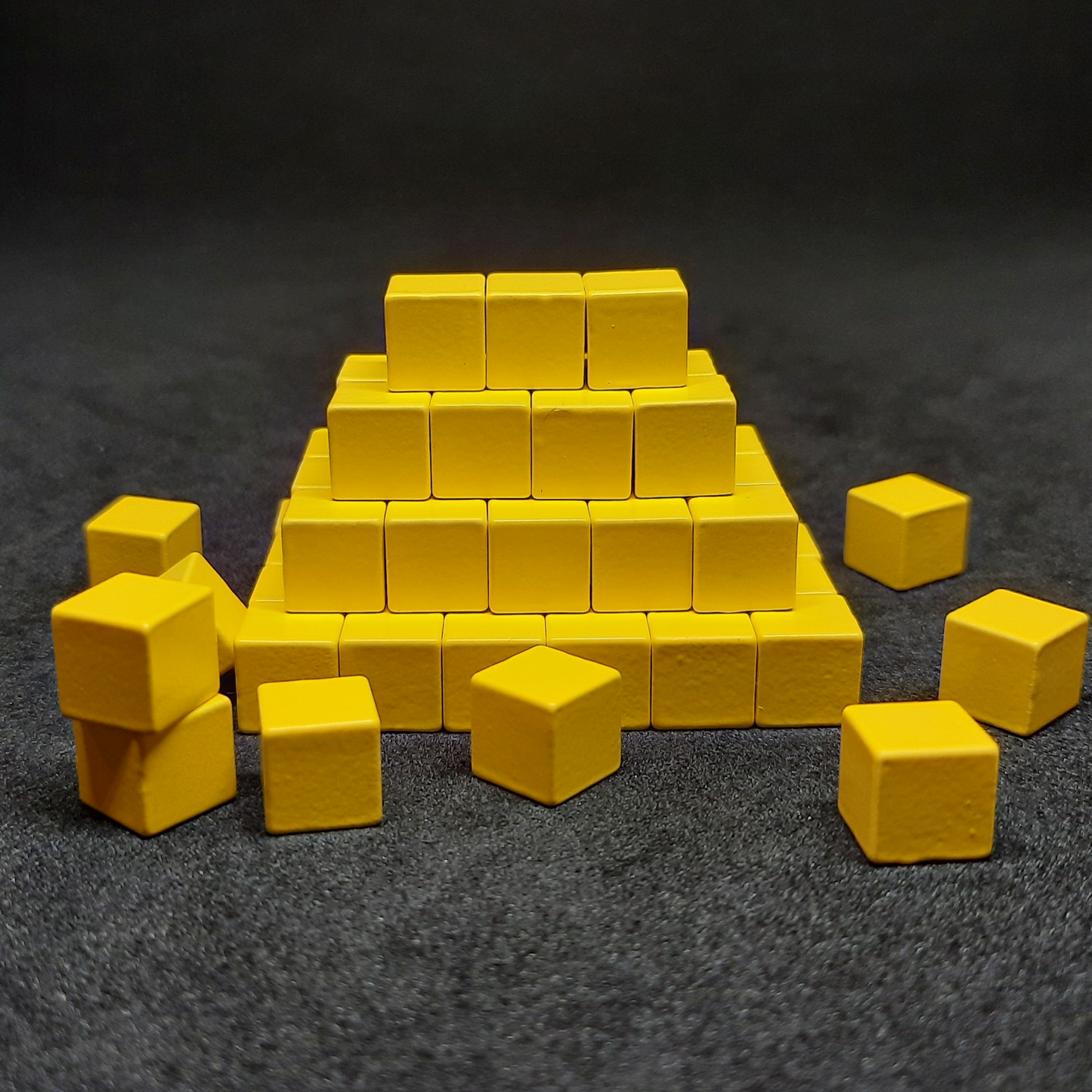 Yellow metal cubes for board games, 8mm