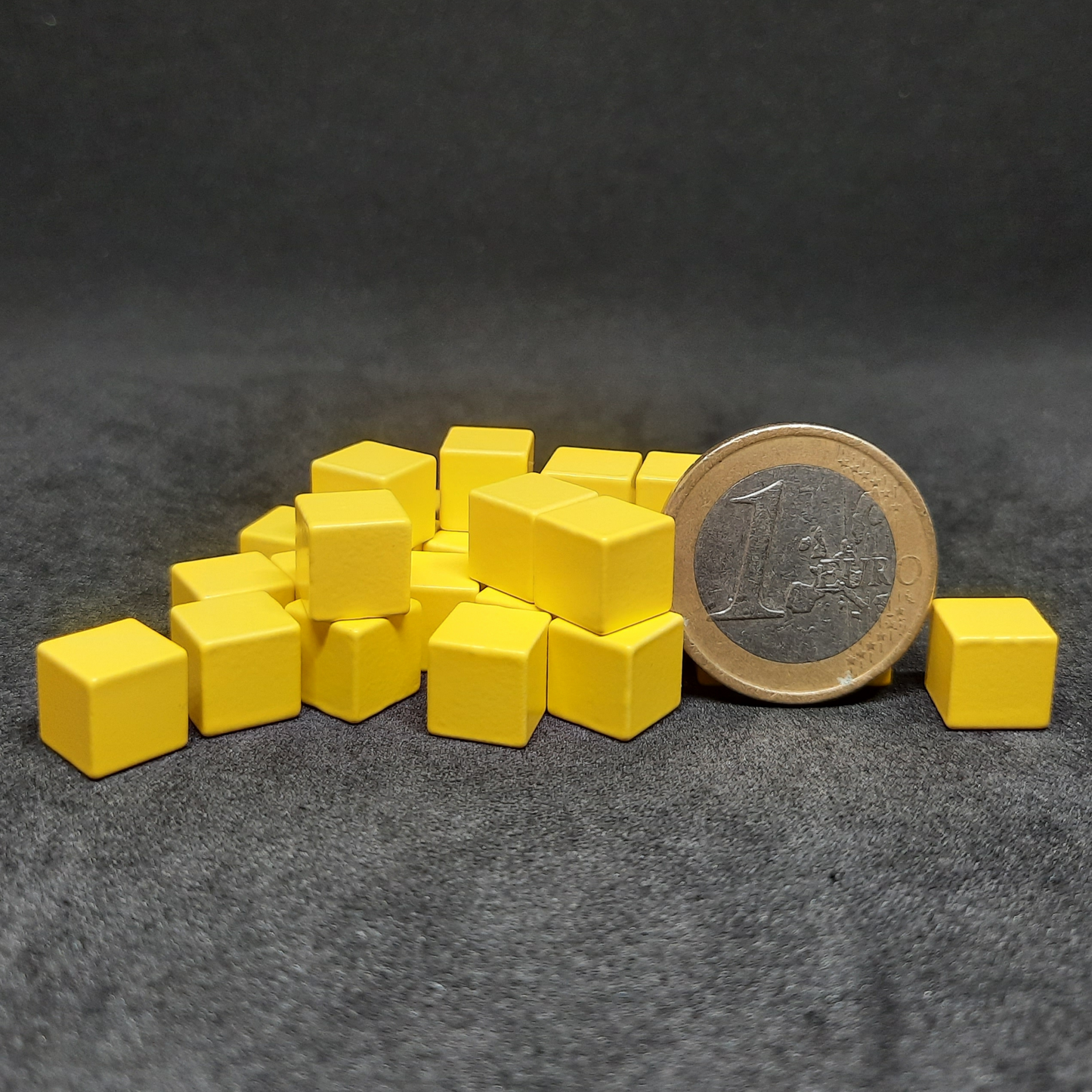 Yellow metal cubes for board games, 8mm